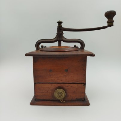 Кофемолка ручная (винтажная), дерево, металл, Западная Европа, 1940-1970 гг.