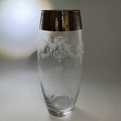 Ваза, украшенная меандром, стекло, золочение, гравировка, Россия, 2000-2010 гг.
