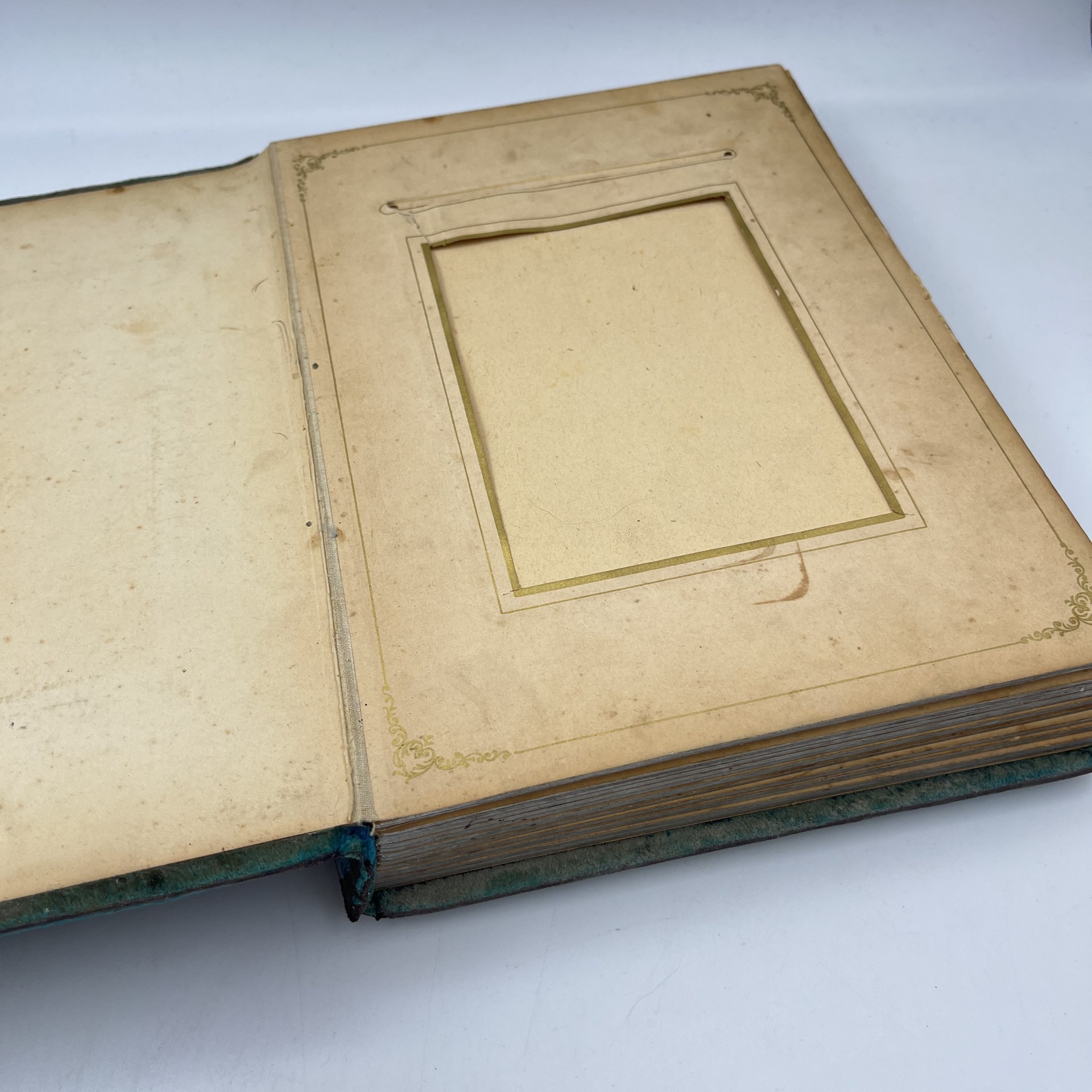 Фотоальбом в обложке бирюзового цвета с табличкой под гравировку