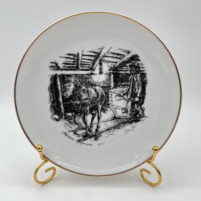 Тарелка с изображением конюшни, фарфор, деколь, золочение, Mitterteich Bavaria, Германия, 1960-1980 гг.