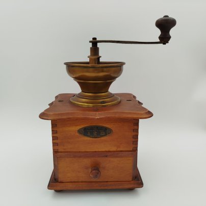 Кофемолка ручная (винтажная), дерево, металл, Европа, 1950-1980 гг.