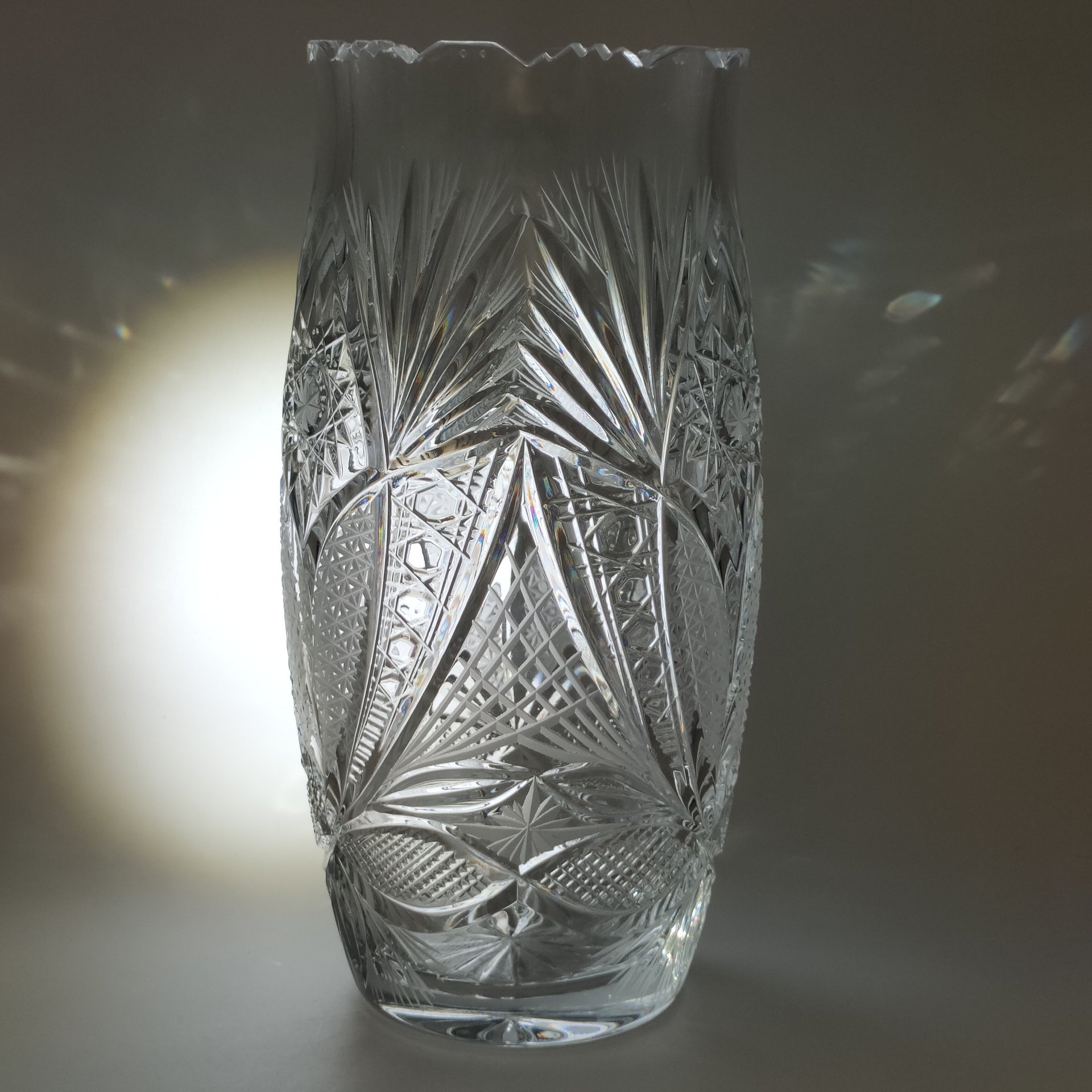 Большая ваза для цветов с резным растительным декором, хрусталь, алмазная грань, СССР, 1970-1990 гг.