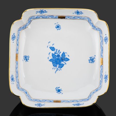 Блюдо сервировочное квадратной формы, выполненное в фирменном дизайне "Chinese Bouquet" ("Apponyi Blue"), фарфор, роспись, золочение, Herend (Херенд)