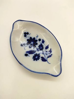 Лимонница с цветочным декором, фарфор, роспись, Турыгинский фарфоровый завод артели «Художественная керамика» (Гжель), СССР, 1950-1970 гг.