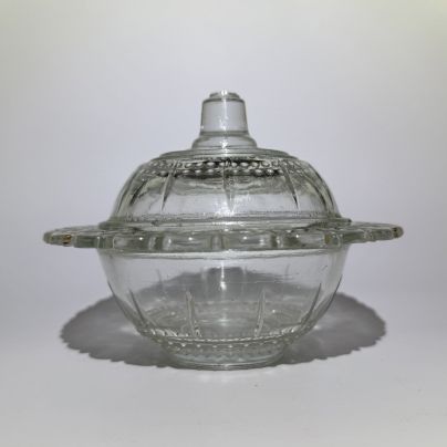 Сахарница/конфетница с рельефным декором, стекло, пресс, Уршельский стеклозавод имени 10-й годовщины Октября, СССР, 1940-1950 гг.