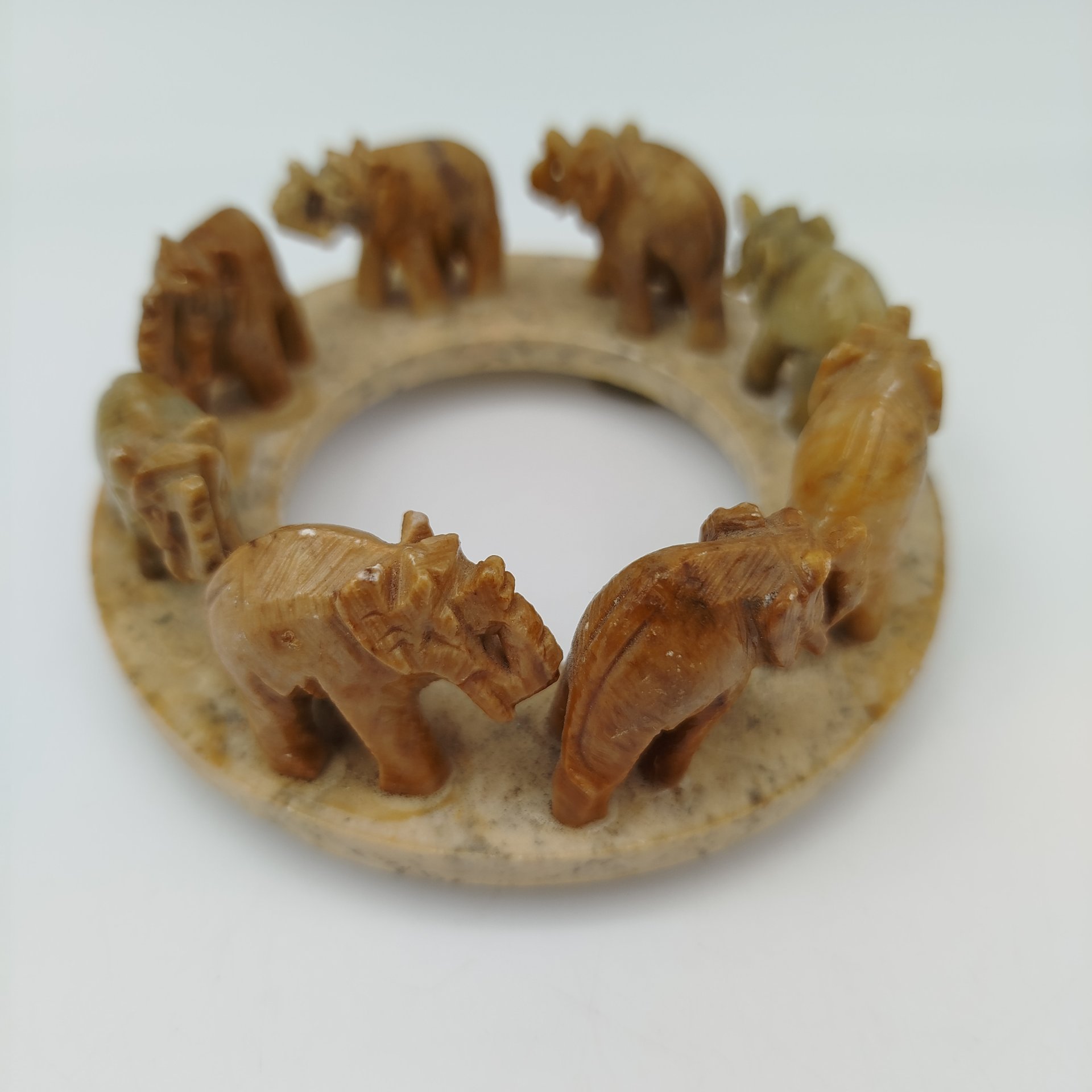 Статуэтка "Слоны", камень, резьба, Европа, 1980-2000 гг.