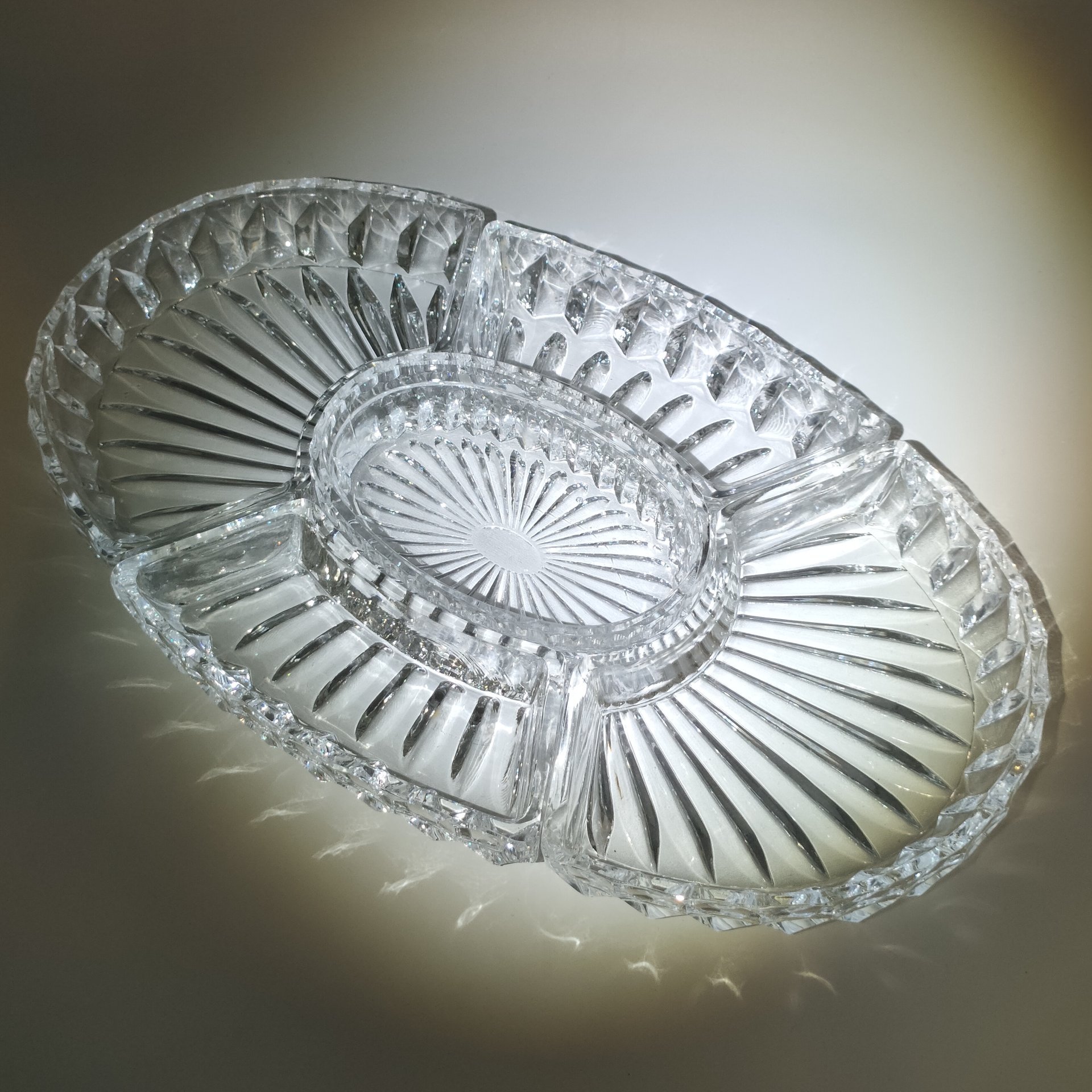 Менажница пятисекционная с рифленой поверхностью