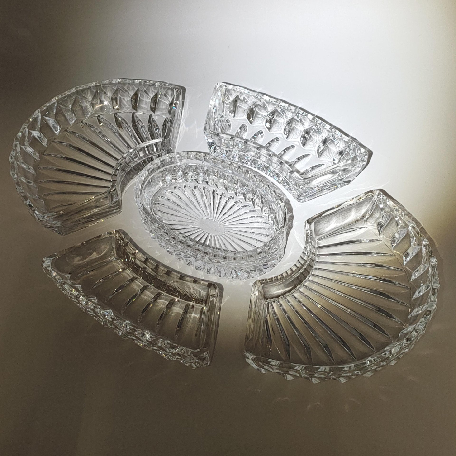 Менажница пятисекционная с рифленой поверхностью