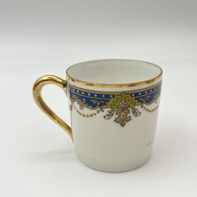 Чашка кофейная, украшенная растительным декором, форма "Литрон", Limoges Elte', фарфор, деколь, золочение, Франция, 1920-1940 гг.