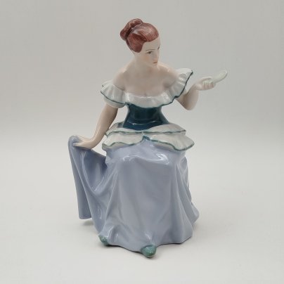 Статуэтка "Девушка с зеркалом", фарфор, роспись, Royal Dux, Чехословакия, 1930-1945 гг.