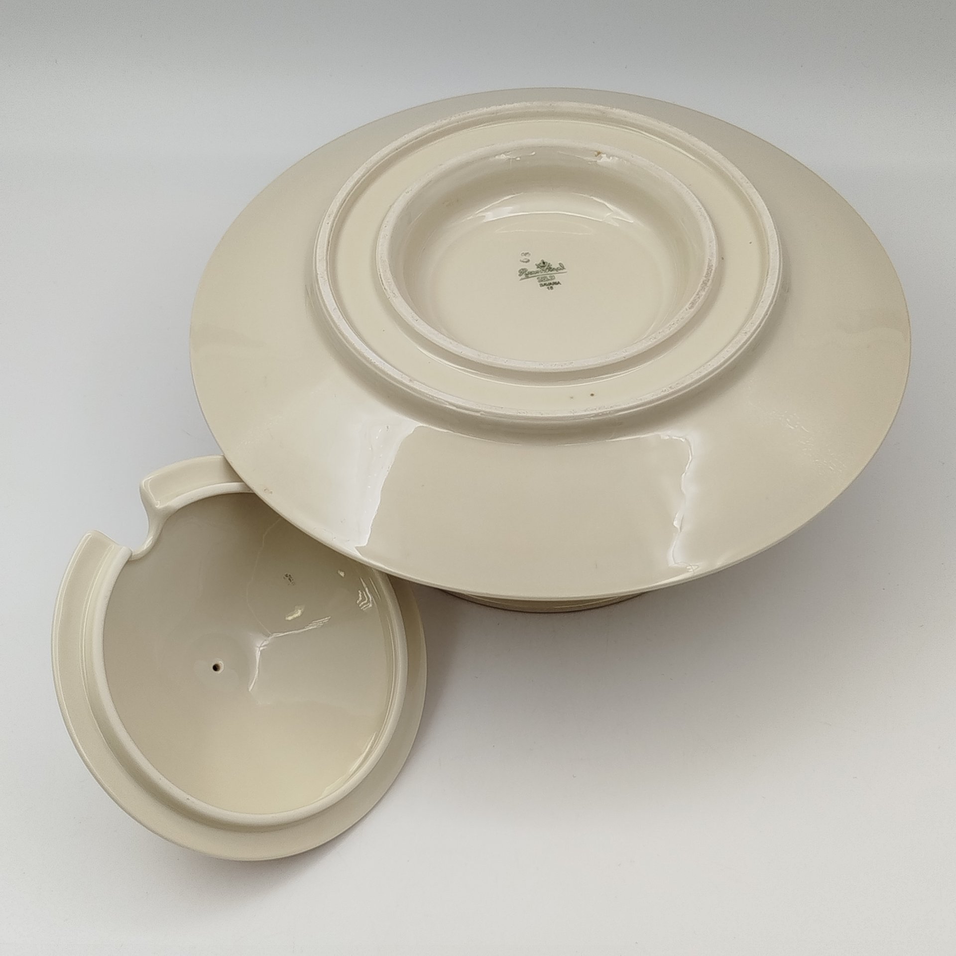 Соусник, украшенный растительным орнаментом, фарфор, деколь, золочение, Rosenthal (Розенталь), Германия, 1940-1941 гг.