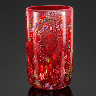 Ваза красного цвета цилиндрической формы, техника "Millefiori" (Миллефиори), стекло, техника "Millefiori" (Миллефиори), Silver Leaf (декоративная техника с добавлением серебряного листа), Муранское стекло, Италия, 1970-1990 гг.