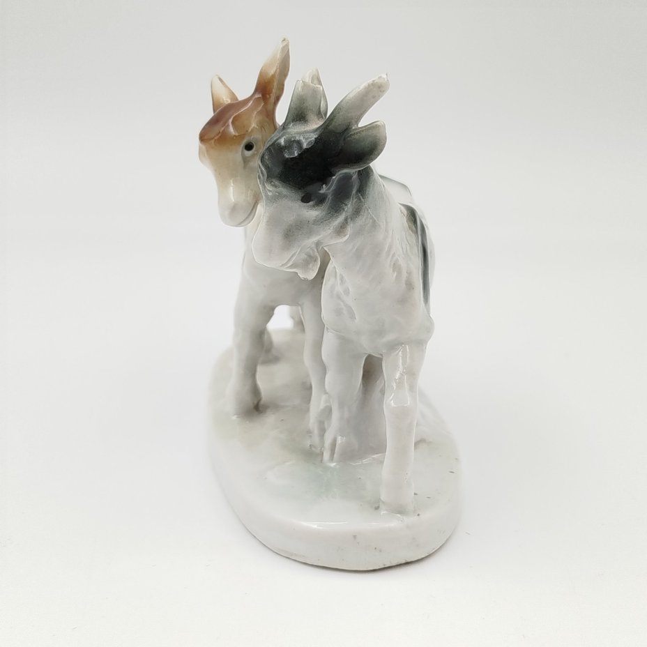 Статуэтка "Козлята", фарфор, аэрография, Западная Европа, 1960-1980 гг.