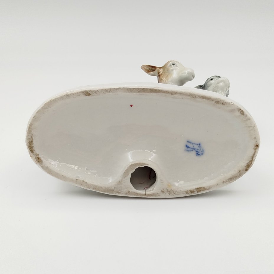 Статуэтка "Козлята", фарфор, аэрография, Западная Европа, 1960-1980 гг.