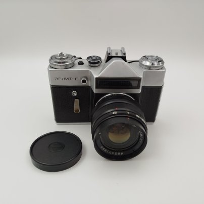 Фотоаппарат "Зенит-Е" с объективом "Мир-1В" в оригинальном кофре, металл, стекло, кожа,, Белорусское оптико-механическое объединение (БелОМО), СССР, 1981 г.