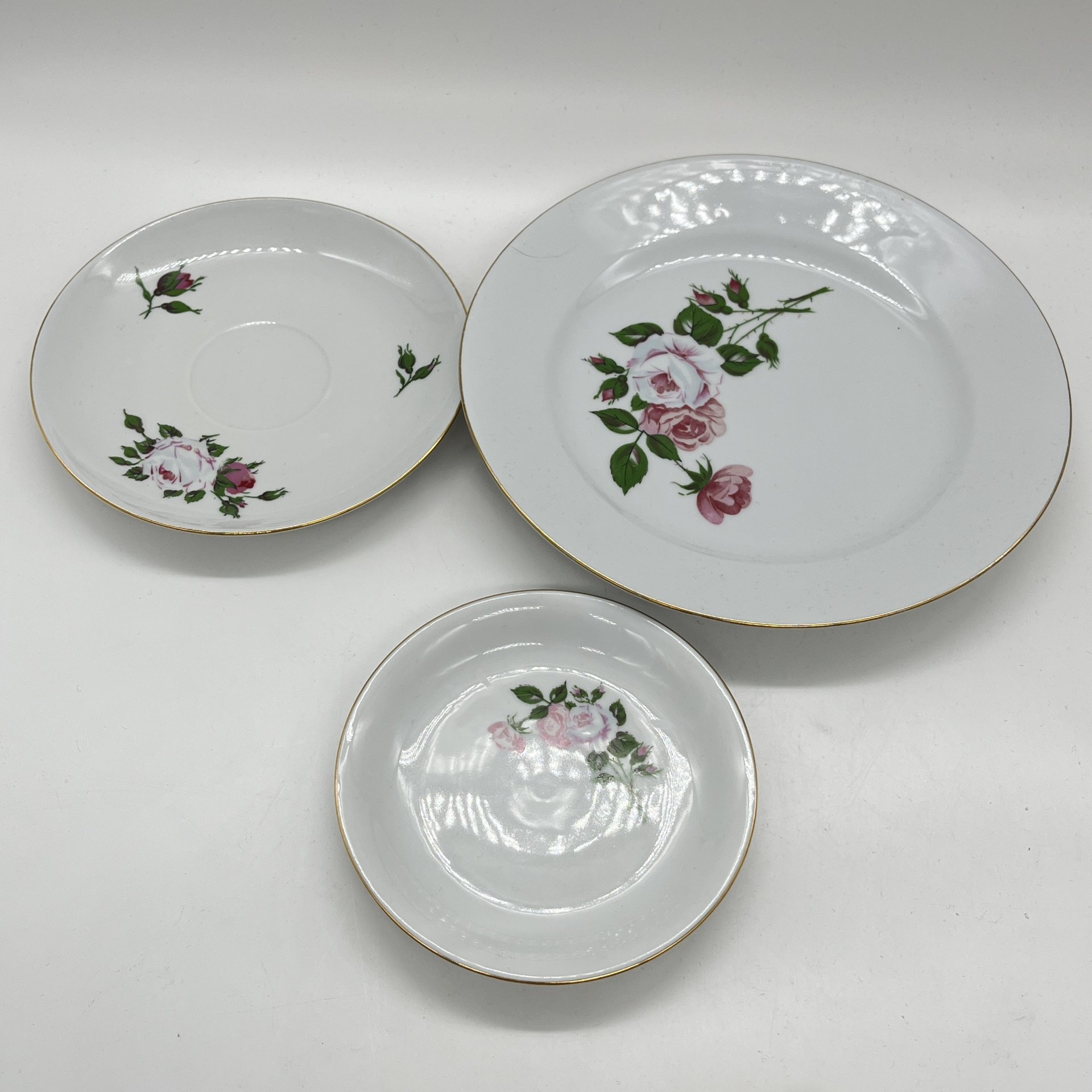Набор из тарелки и 3 блюдец с цветочным декором, фарфор, деколь, золочение, Kahla, ГДР, 1968-1987 гг.