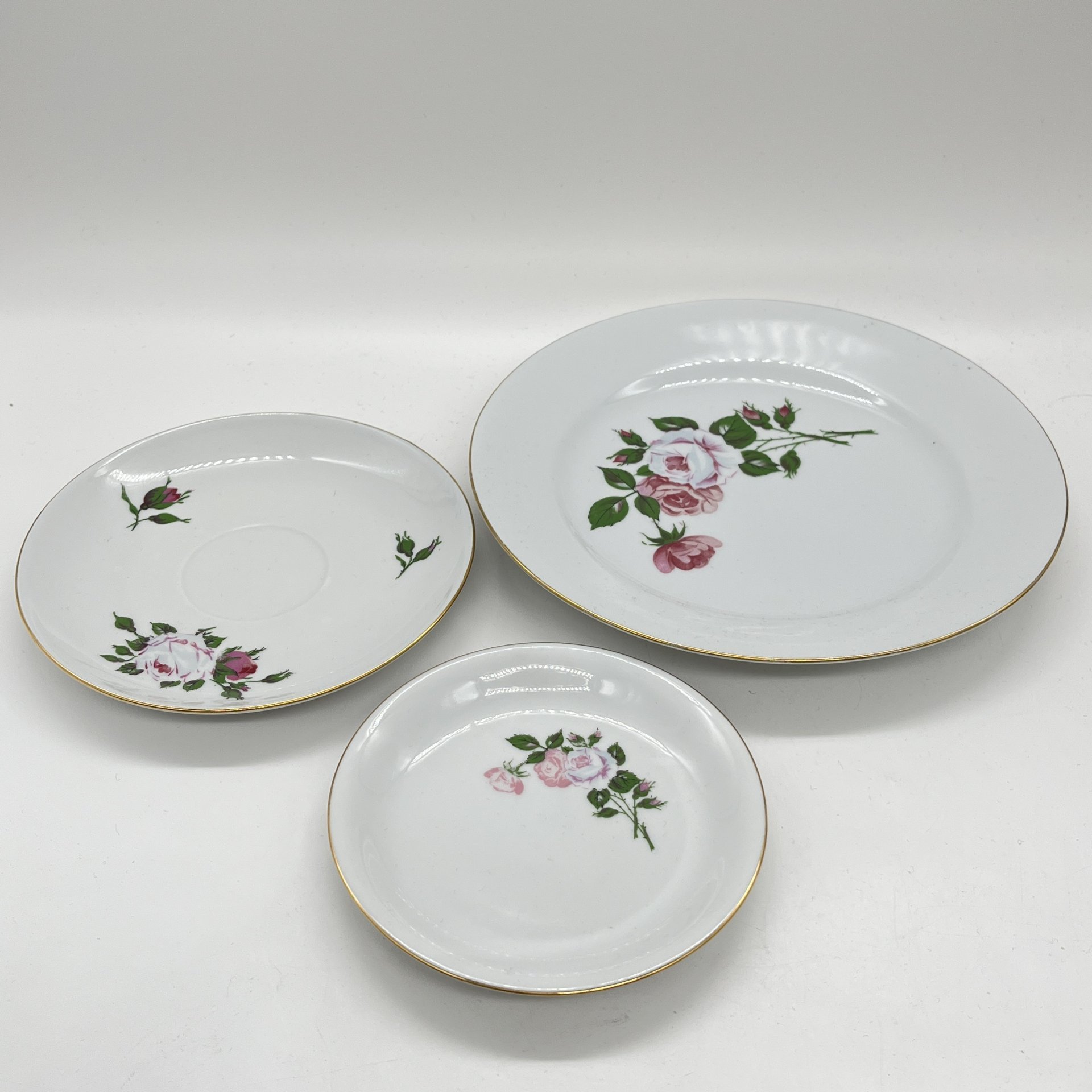 Набор из тарелки и 3 блюдец с цветочным декором, фарфор, деколь, золочение, Kahla, ГДР, 1968-1987 гг.