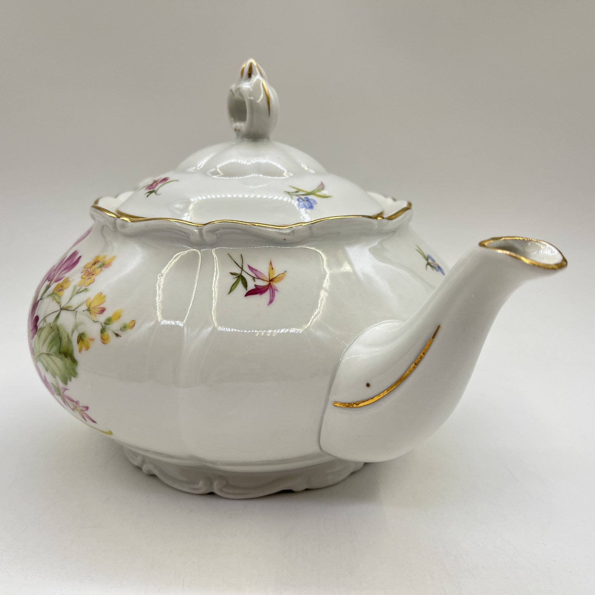 Чайник с цветочным декором, фарфор, деколь, золочение, Haas & Czjzek, Чехословакия, 1920-1950 гг.