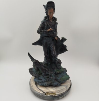 Статуэтка "Охотник", композитный материал, роспись, Азия, 2010-2015 гг.