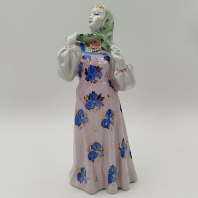 Статуэтка "Плясунья Маша" (в розовом сарафане), автор А. Д. Бржезицкая, фарфор, роспись, золочение, Дулевский фарфоровый завод (Дулёво), СССР, 1952-1964 гг.