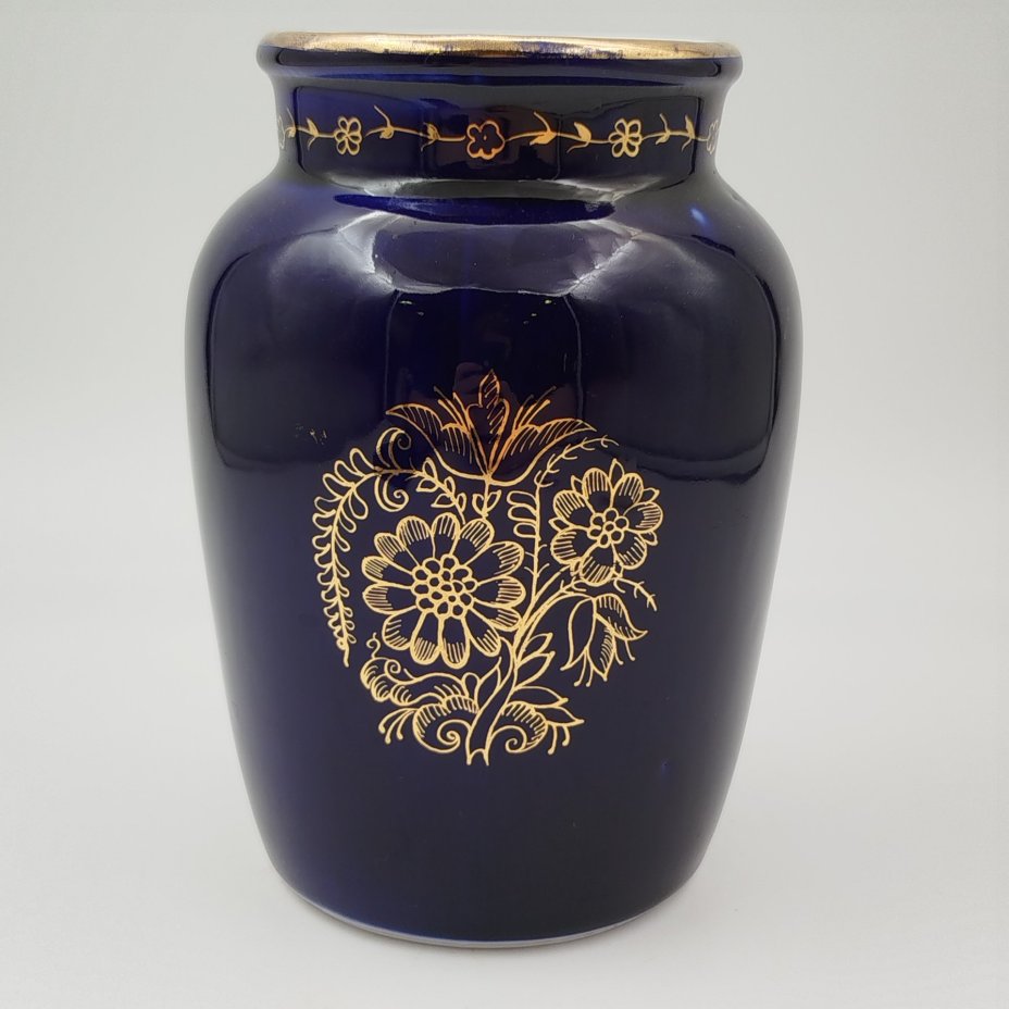 Ваза с орнаментальным декором на горлышке и цветочной композицией на тулове, фарфор, кобалт, золочение, Ленинградский фарфоровый завод (ЛФЗ), СССР, 1950-1960 гг.