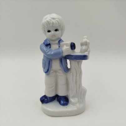 Статуэтка "Юный фотограф", фарфор, роспись, Европа, 2000-2010 гг.