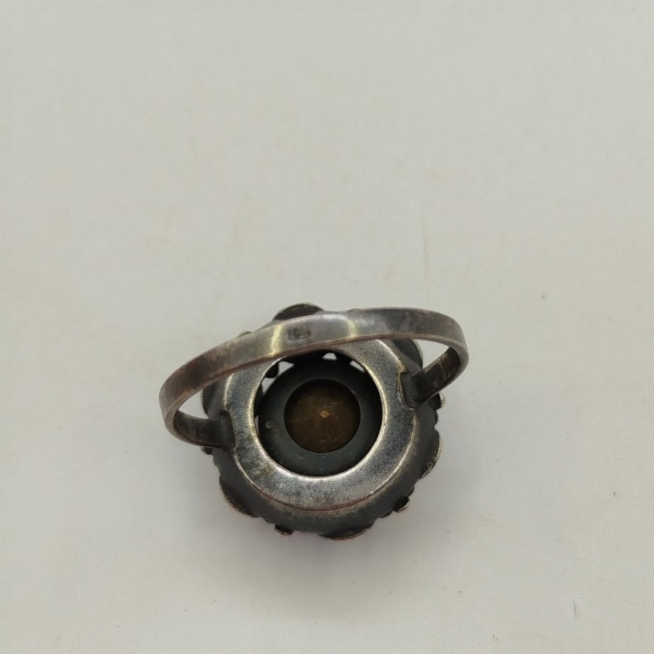 Кольцо с красной вставкой