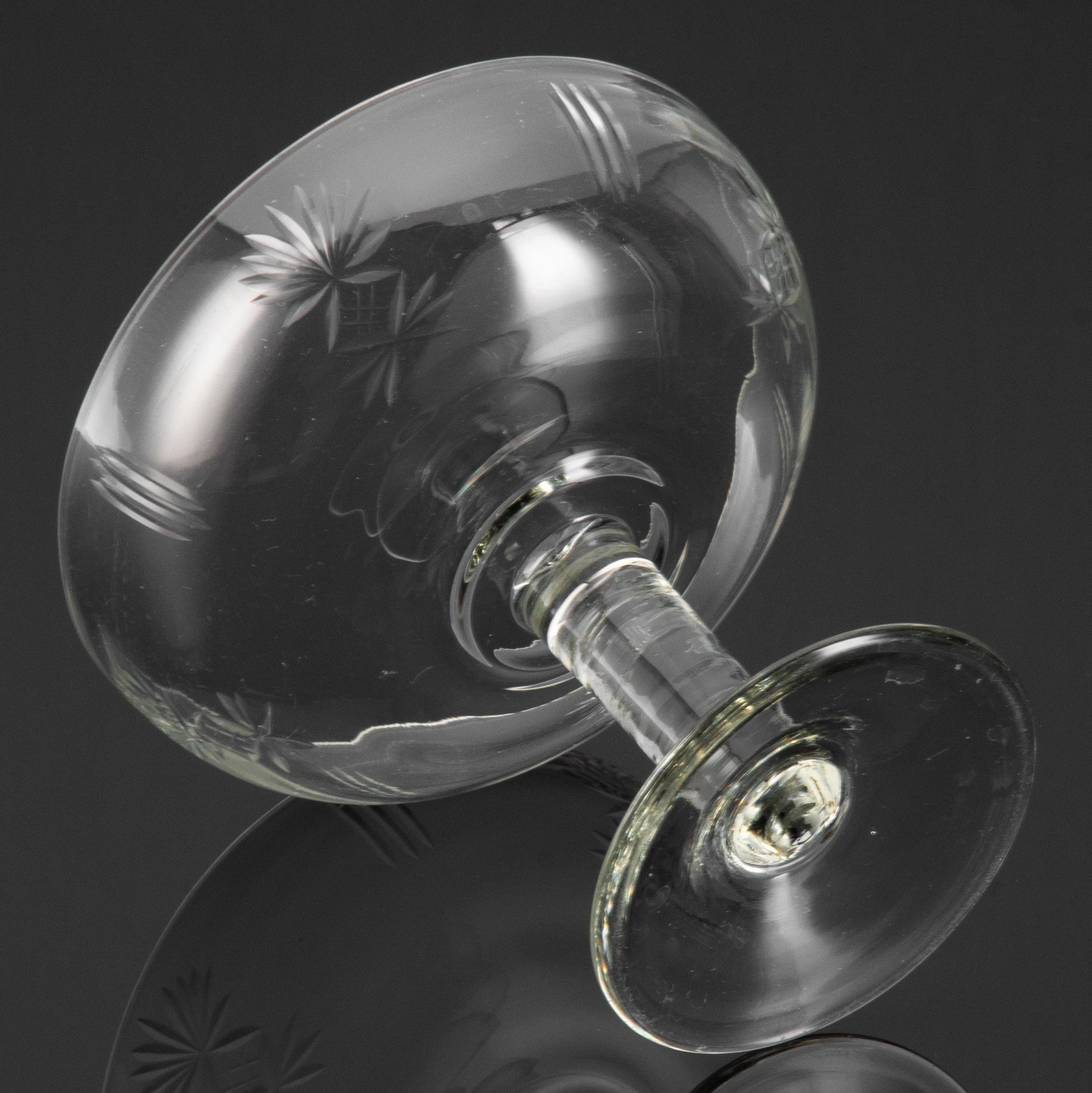 Вазочка (конфетница) с декором "кустами", стекло, выдувание в форму, алмазная грань, Российская империя, 1900-1930 гг.