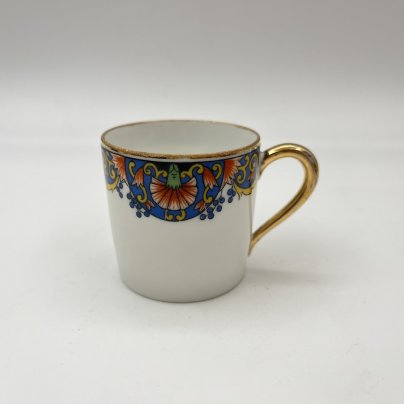 Чашка кофейная, украшенная растительным декором, форма "Литрон", Limoges Elte', фарфор, деколь, золочение, Франция, 1920-1940 гг.