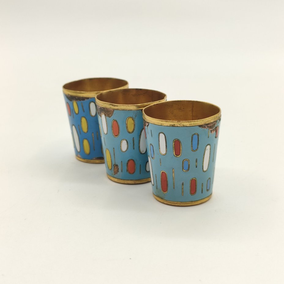 Набор из 3-х миниатюрных стопок с орнаментальным декором (в подборе), металл, золочение, эмаль, Ленинградская ювелирная фабрика, СССР, 1960-1980 гг.