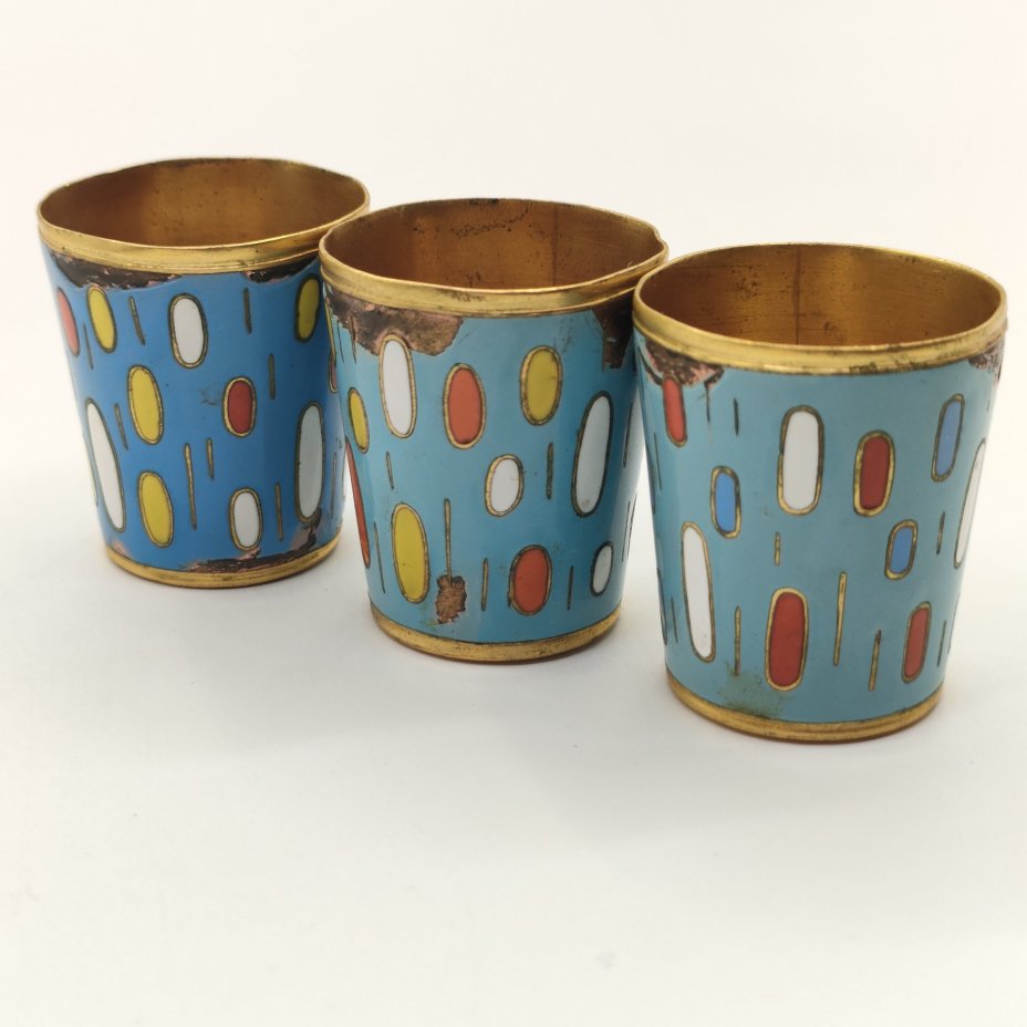 Набор из 3-х миниатюрных стопок с орнаментальным декором (в подборе), металл, золочение, эмаль, Ленинградская ювелирная фабрика, СССР, 1960-1980 гг.