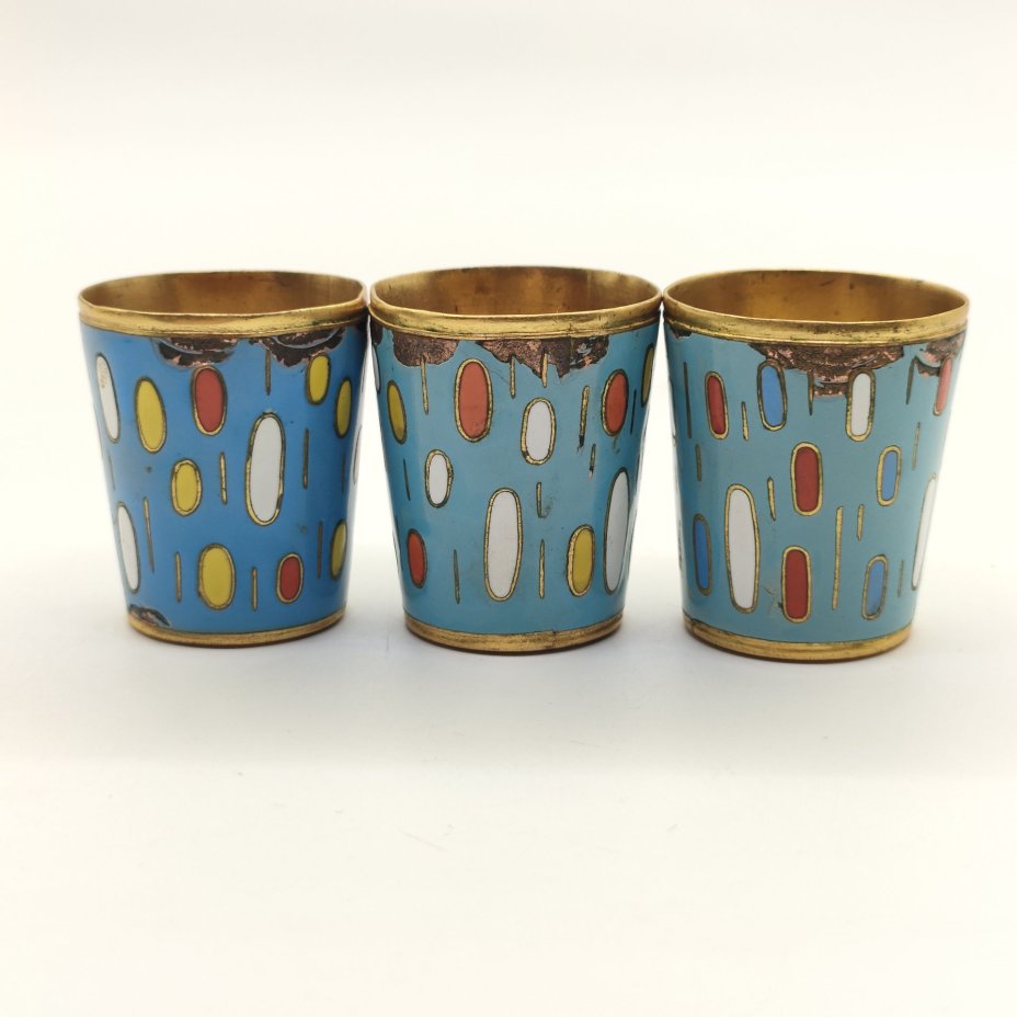 Набор из 3-х миниатюрных стопок с орнаментальным декором (в подборе), металл, золочение, эмаль, Ленинградская ювелирная фабрика, СССР, 1960-1980 гг.