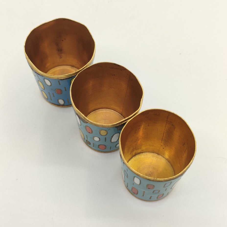 Набор из 3-х миниатюрных стопок с орнаментальным декором (в подборе), металл, золочение, эмаль, Ленинградская ювелирная фабрика, СССР, 1960-1980 гг.