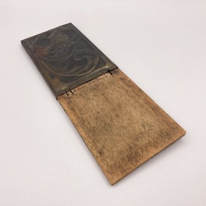 Основание для календаря (перекидного), дерево, басма, Российская империя, 1900-1910 гг.