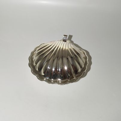 Икорница в форме морской раковины, металл, стекло (молочное), Европа, 1990-2010 гг.