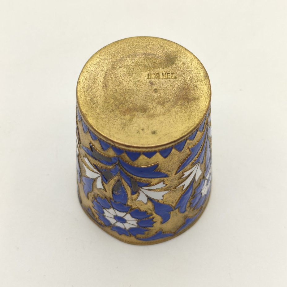 Стопка со стилизованным цветочным декором, латунь, эмали, золочение, Ленинградская ювелирная фабрика, СССР, 1950-1980 гг.