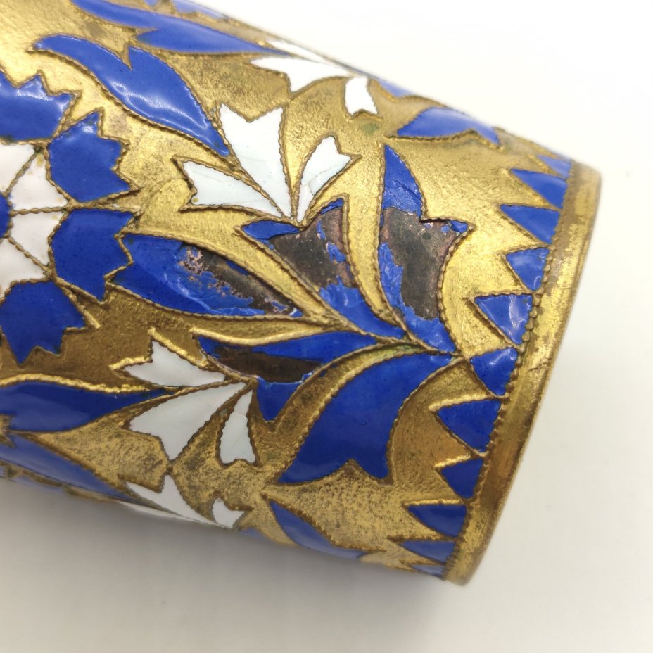 Стопка со стилизованным цветочным декором, латунь, эмали, золочение, Ленинградская ювелирная фабрика, СССР, 1950-1980 гг.