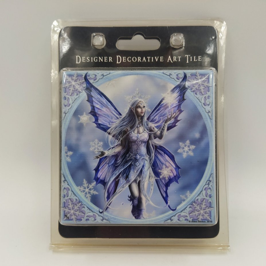 Плакетка декоративная с изображением феи, символизирующей зиму, дизайнер Энн Стоукс (Anne Stokes)