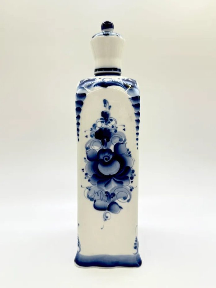 Штоф, украшенный деревенским пейзажем, Гжель