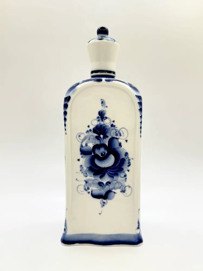 Штоф, украшенный деревенским пейзажем, Гжель