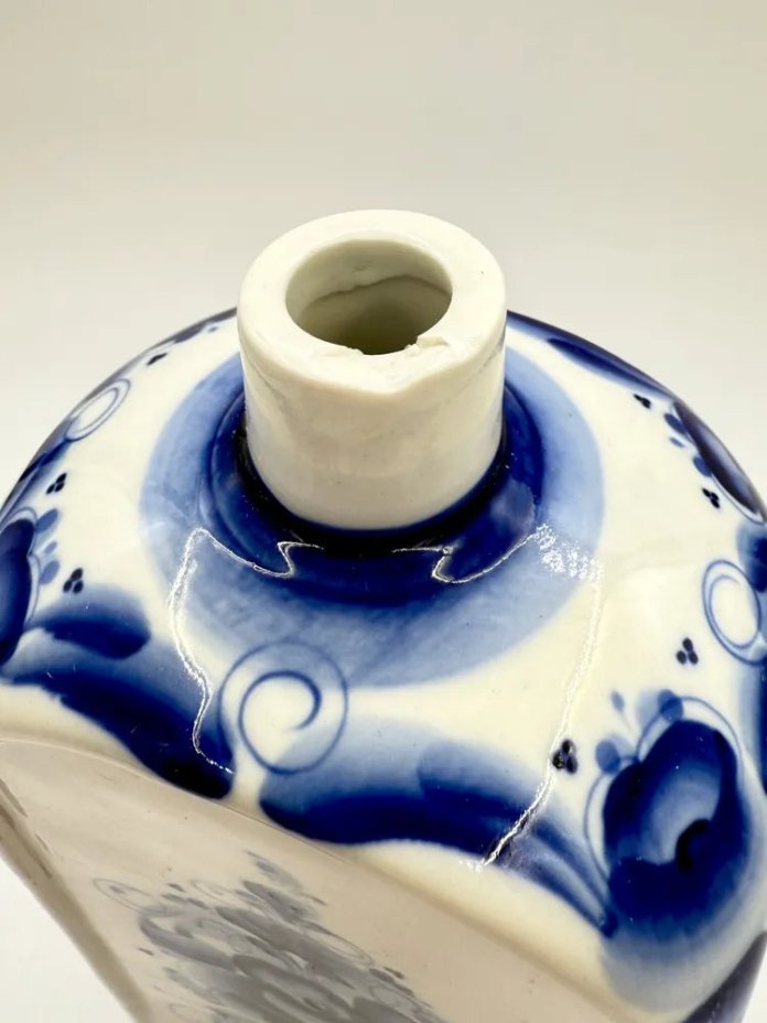 Штоф, украшенный деревенским пейзажем, Гжель