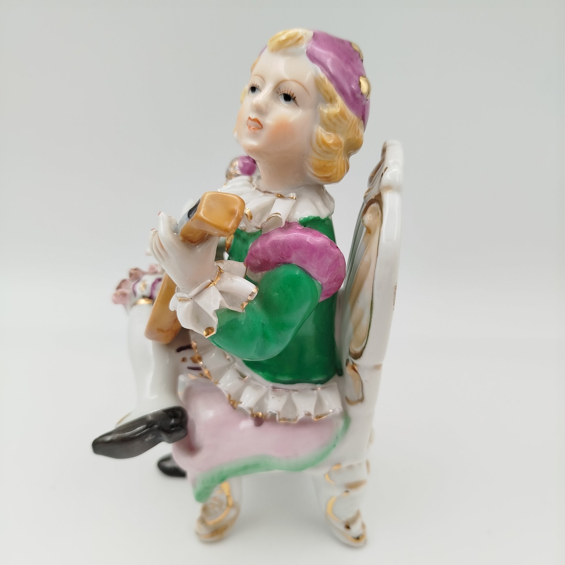 Статуэтка "Юный музыкант", фарфор, роспись, золочение, Азия, 1990-2000 гг.
