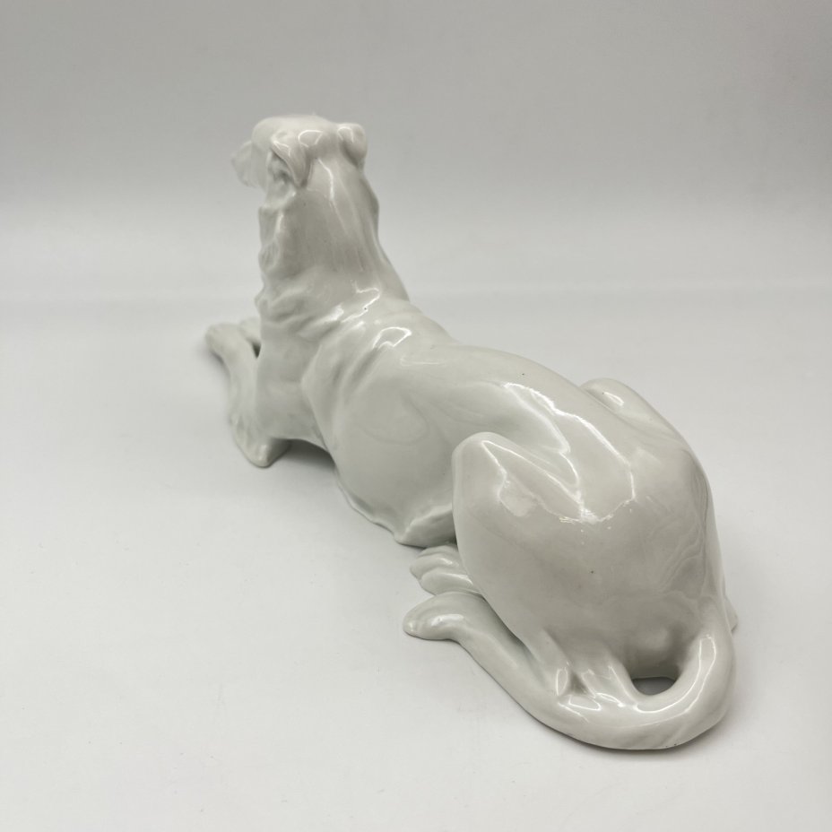 Статуэтка "Лежащая гончая", фарфор, Gebrüder Heubach, Германия, 1910-1945 гг.