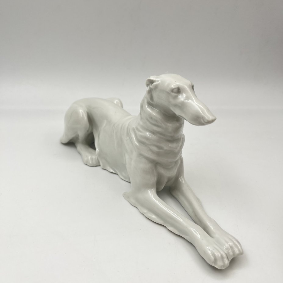 Статуэтка "Лежащая гончая", фарфор, Gebrüder Heubach, Германия, 1910-1945 гг.