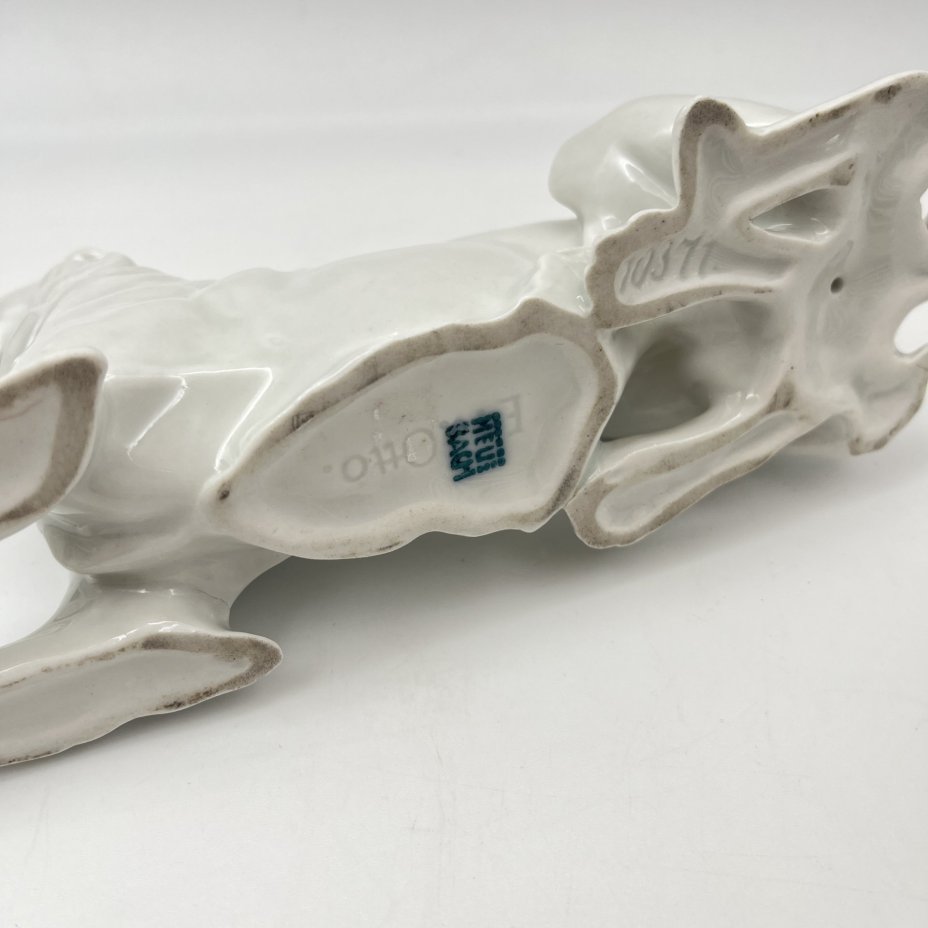 Статуэтка "Лежащая гончая", фарфор, Gebrüder Heubach, Германия, 1910-1945 гг.