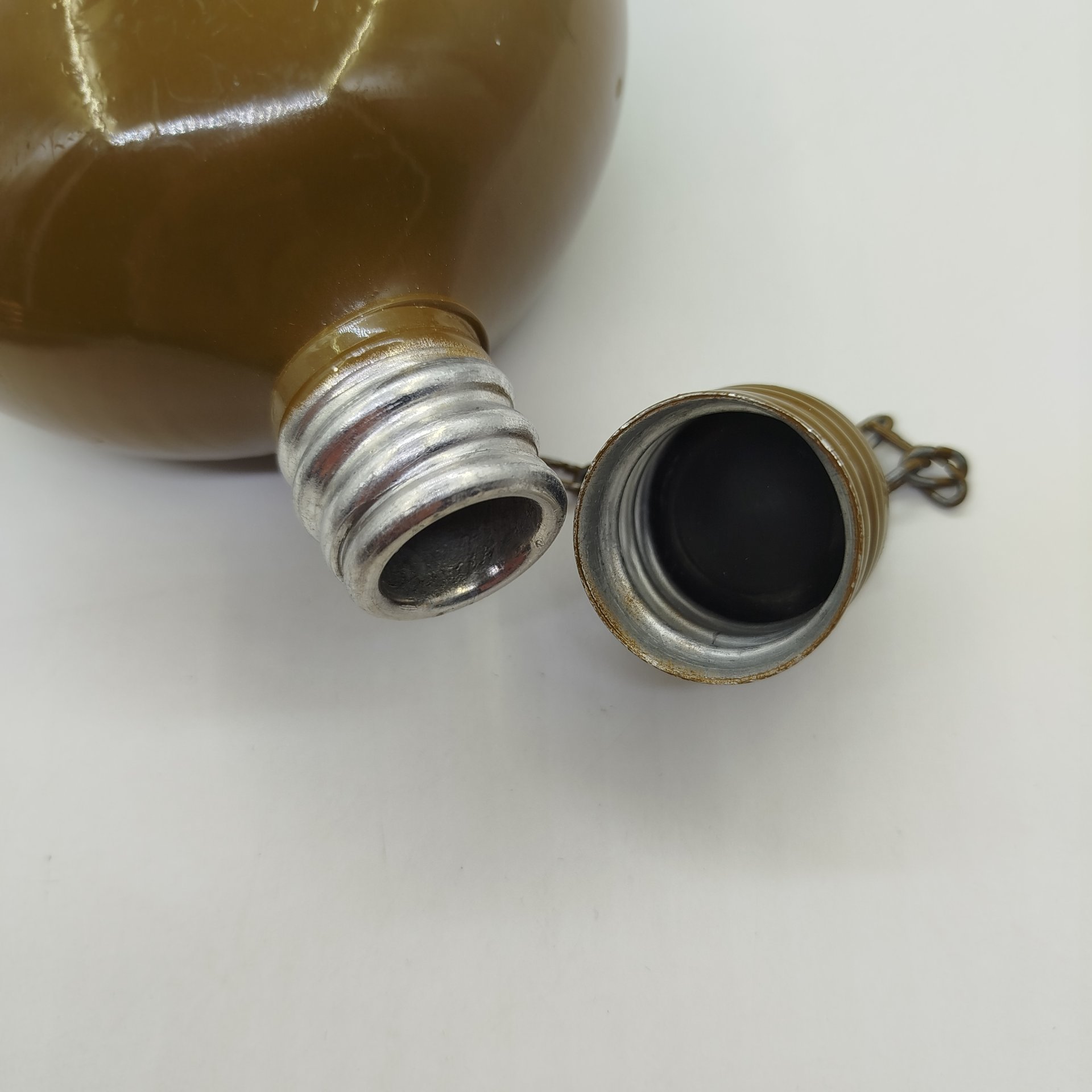 Фляга армейская, алюминий, краска, Завод «Красный Выборжец», СССР, 1980-1990 гг.