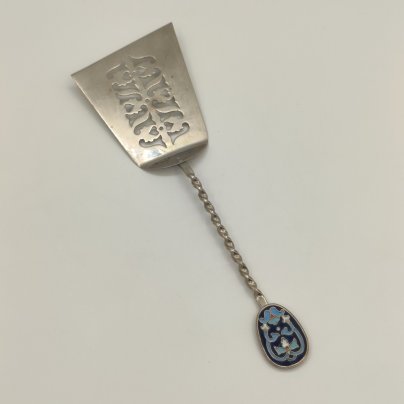 Лопатка сервировочная с прорезным декором, сталь, эмаль, СССР, 1970-1990 гг.