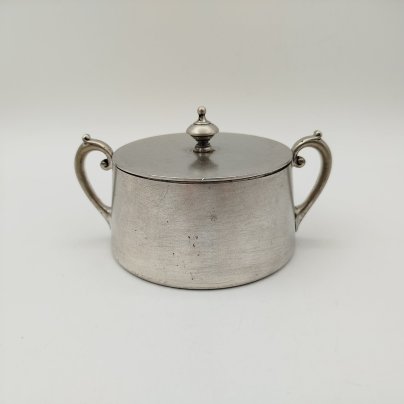 Сахарница лаконичной формы, латунь, серебрение, Arthur Krupp, Berndorf (Берндорфская фабрика металлических изделий), Германия, 1891-1927 гг.