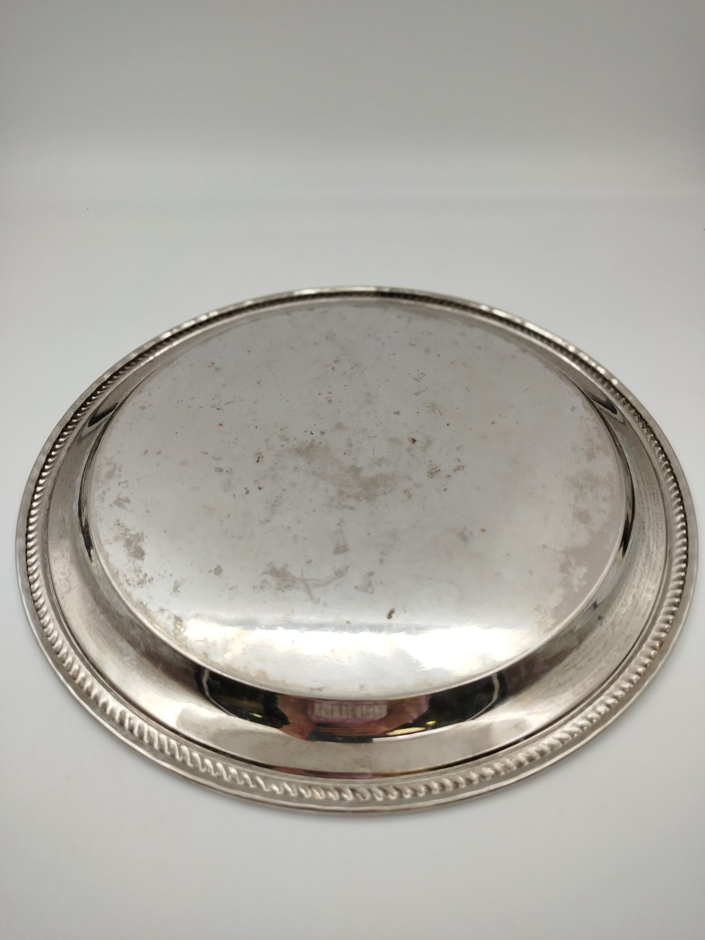 Поднос круглой формы с растительным декором, мНЦ (медь-никель-цинк), СССР, 1980-1990 гг.