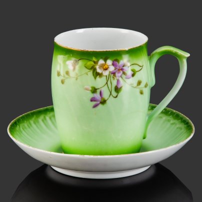 Бокал чайный с блюдцем зеленого оттенка и флоральным декором, фарфор, крытье, роспись, Российская империя, 1880-1915 гг.